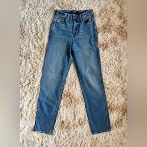 Hollister Ultra High Rise Mom Jeans